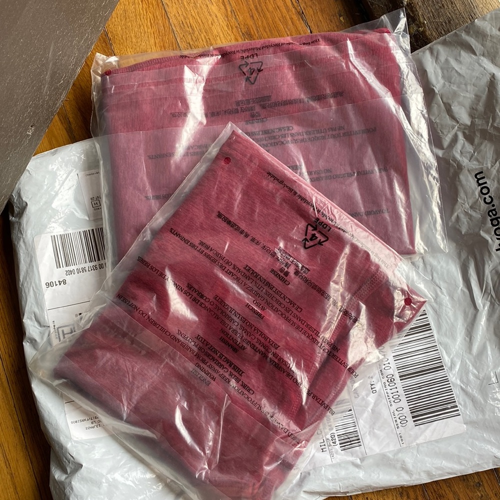 Brand new beyond yoga set. Size small.